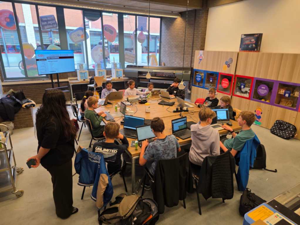 Coderdojo 4 oktober 2025 in de Maakplaats053